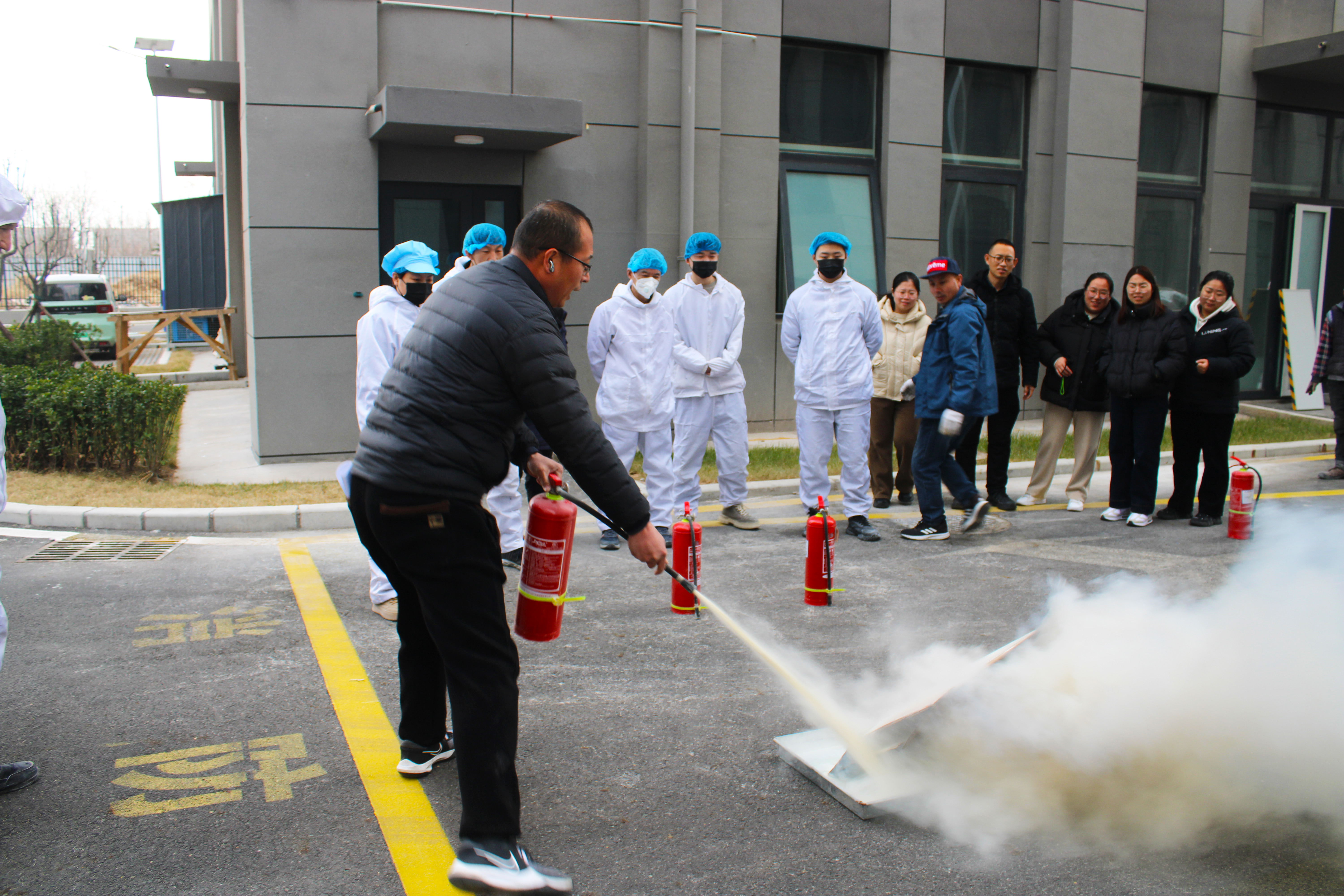消防演練，安全重于泰山